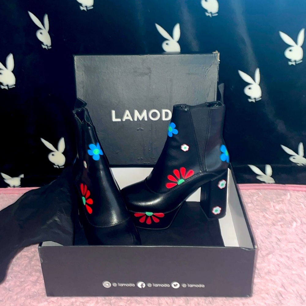 “Resolution” Lamoda Platform Boots - image 1